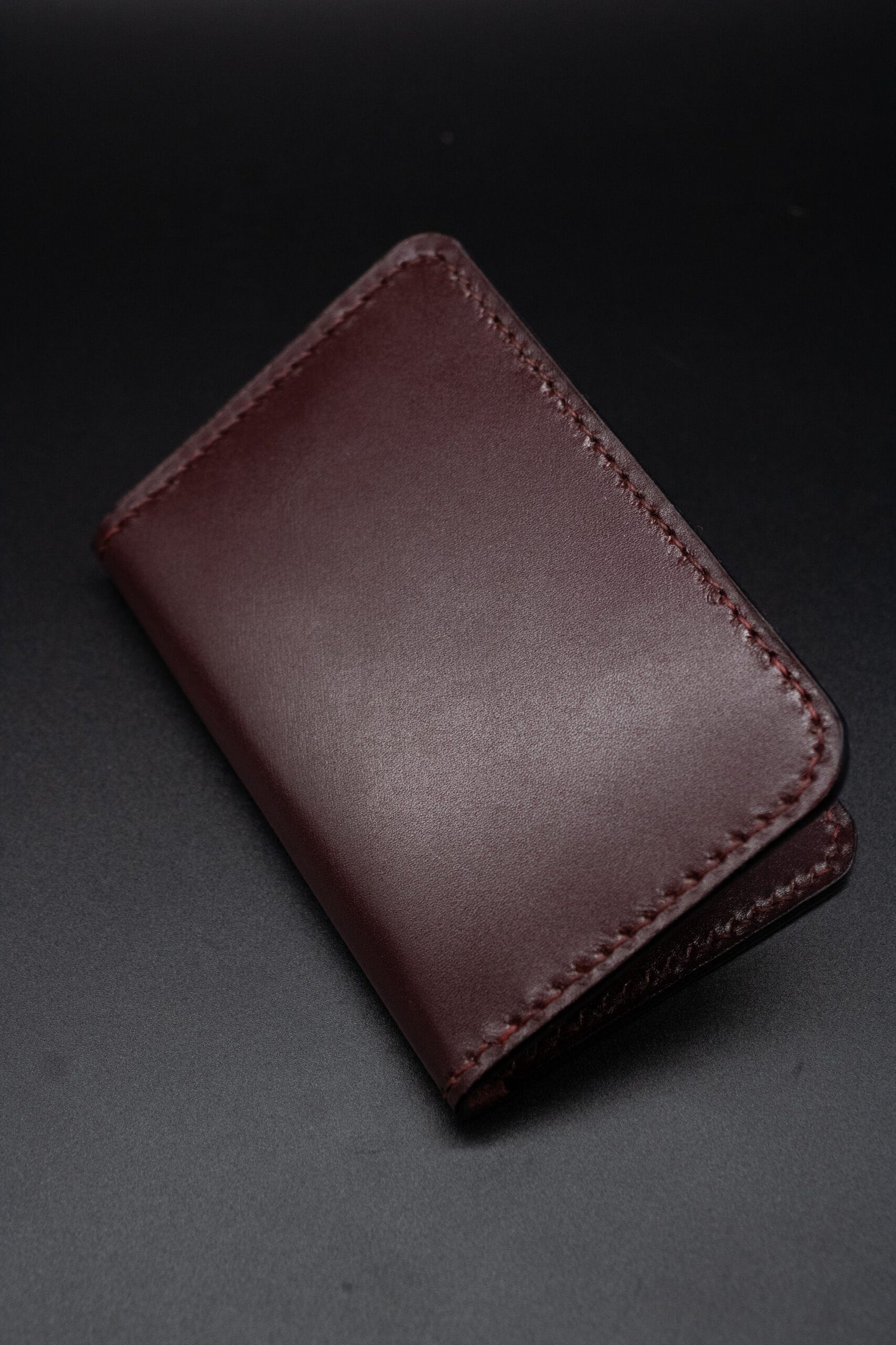 porte-carte-deploye-cuir-lie-de-vin-6-8-cartes-fait-main-yves-bocquel